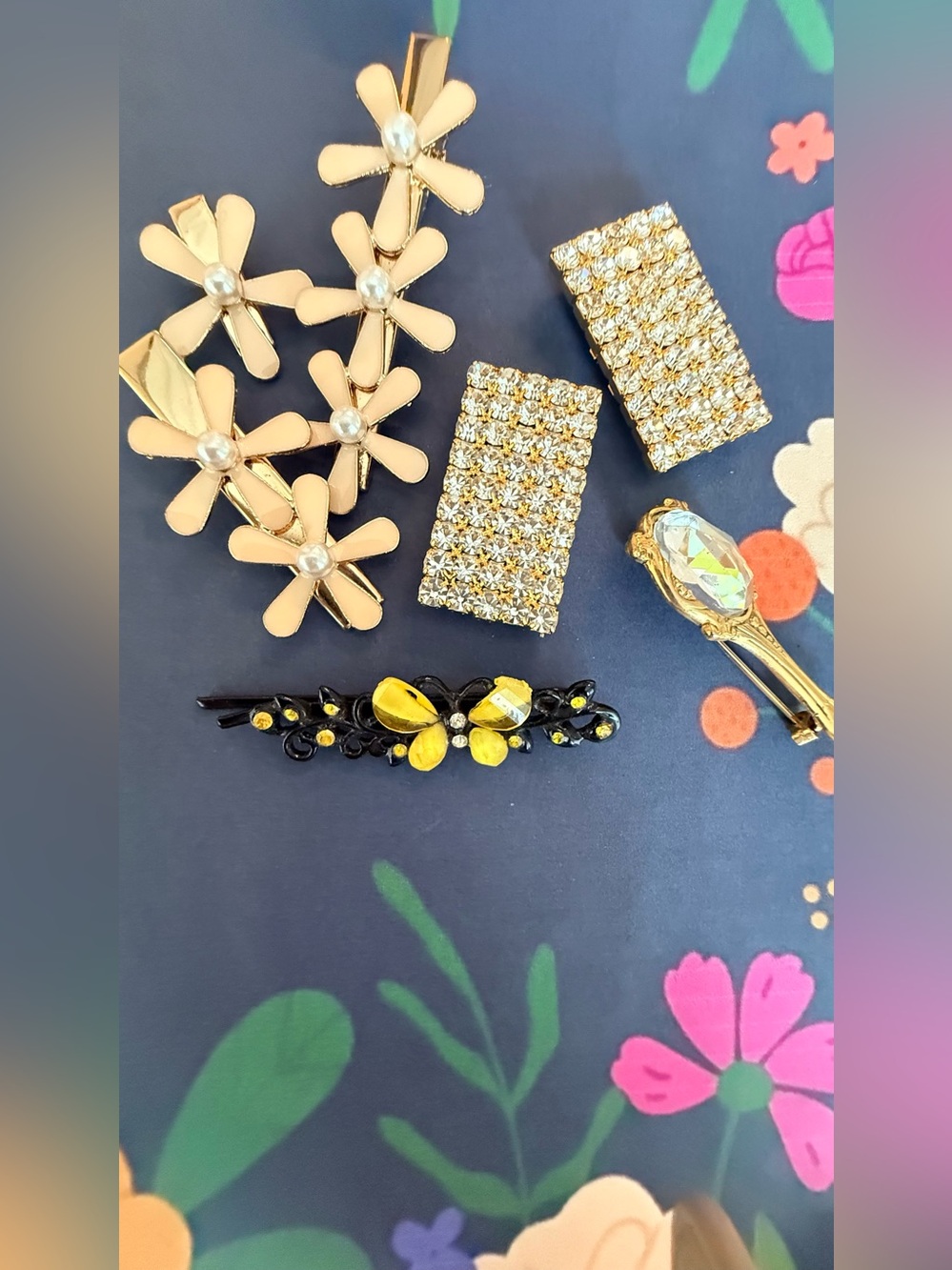 Assorted Brooch & Hairclips - Picture 3 of 3